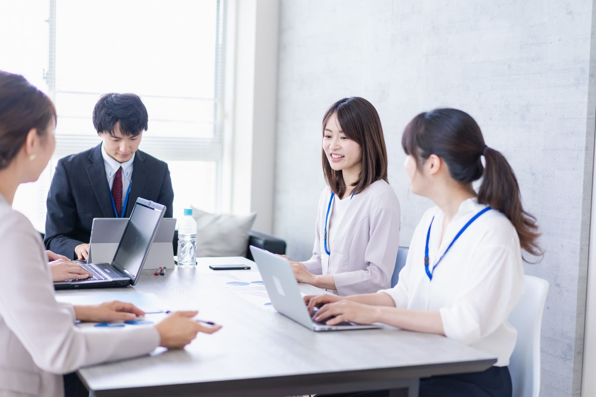 仕事について背景イメージ